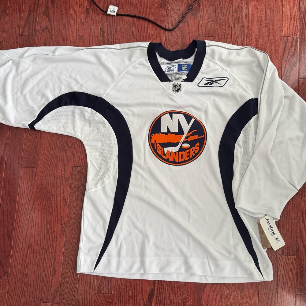 Reebok NY Islanders Men's jersey